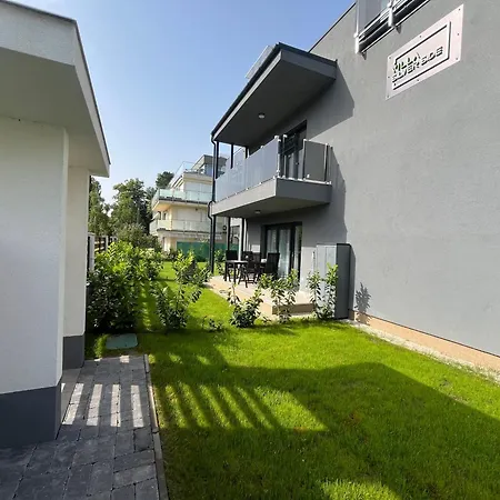 Silver Side Apartment *